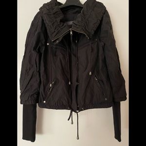 Women’s lightweight outerwear jacket in US size 2-4 in great condition.